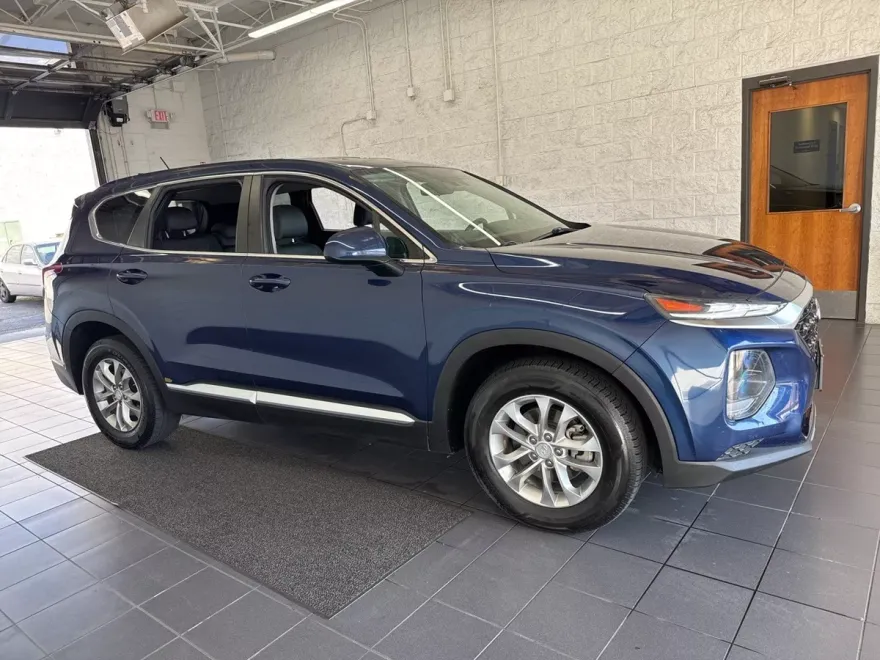 2019 Hyundai Santa Fe SE photo 1
