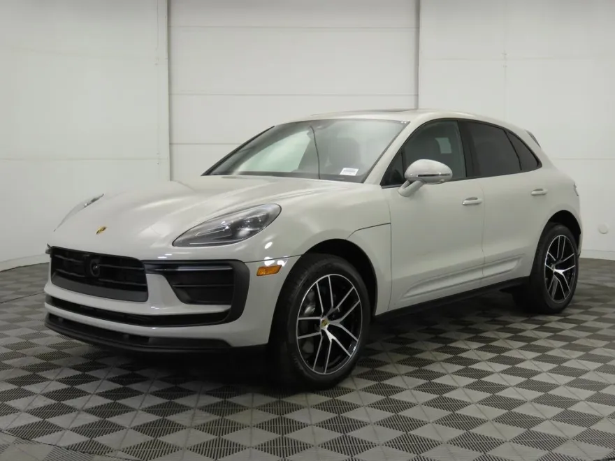 2025 Porsche Macan Base photo 1