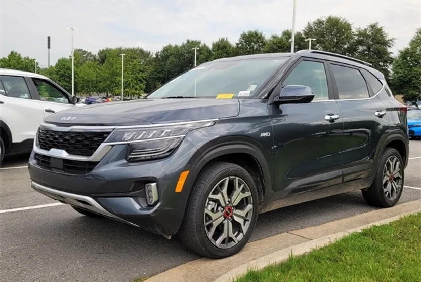 2023 Kia Seltos SX photo 1