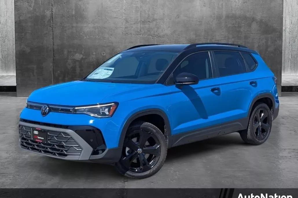 2025 Volkswagen Taos SE photo 1