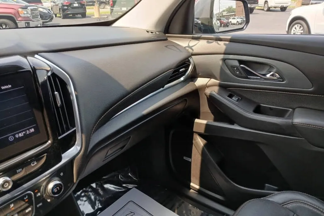 2020 Chevrolet Traverse Premier photo 1