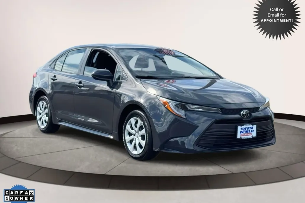 2023 Toyota Corolla LE photo 1