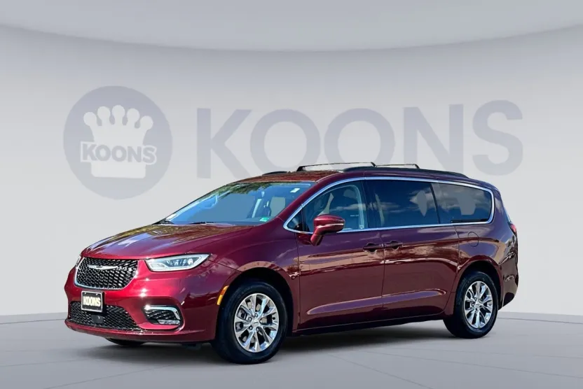 2022 Chrysler Pacifica Touring L photo 1