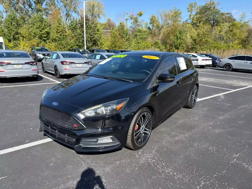 2017 Ford Focus ST photo 1