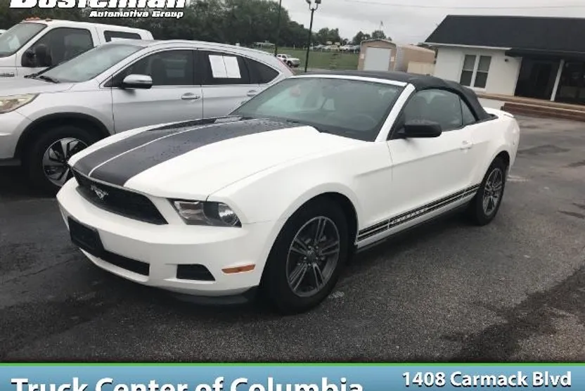 2012 Ford Mustang V6 Premium photo 1
