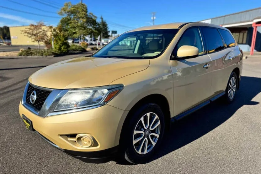 2013 Nissan Pathfinder S photo 1
