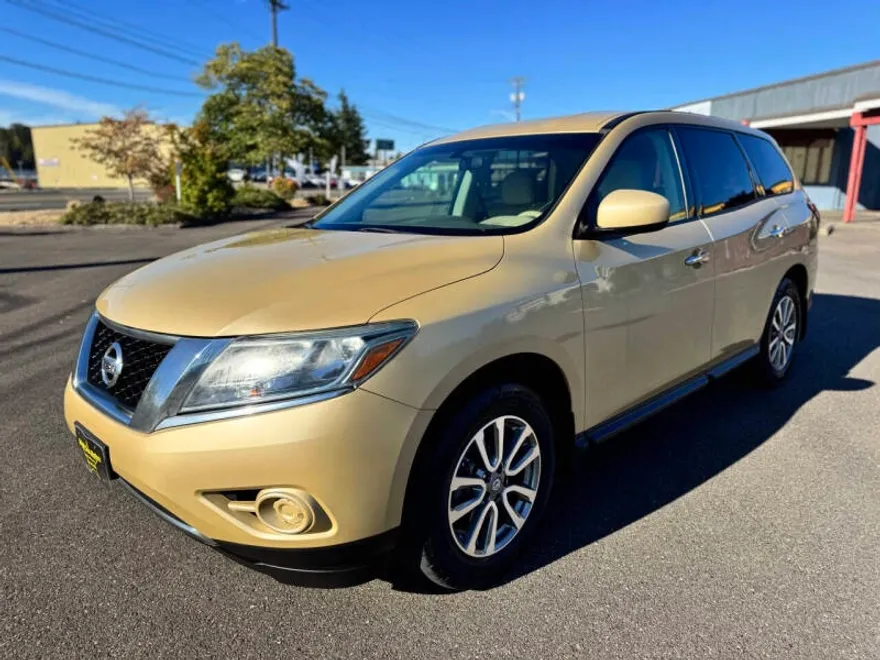 2013 Nissan Pathfinder S photo 1