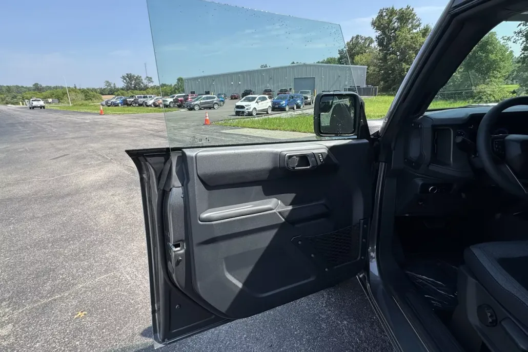 2025 Ford Bronco Base photo 1
