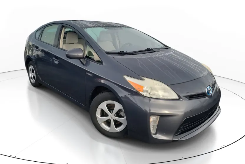 2015 Toyota Prius Four photo 1