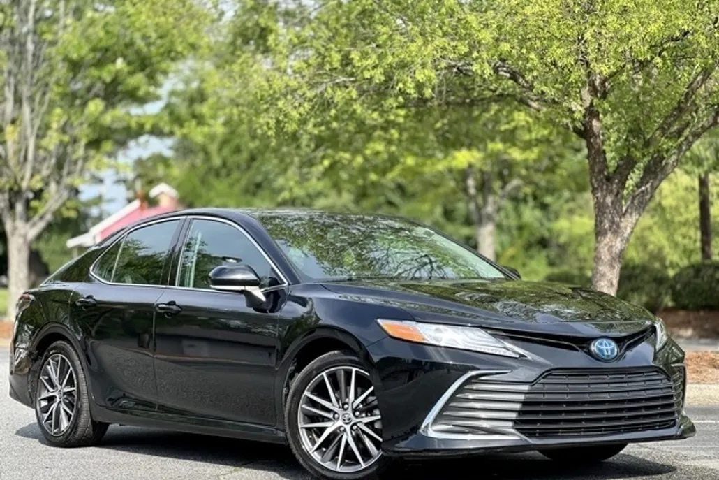 2022 Toyota Camry Hybrid XLE photo 1