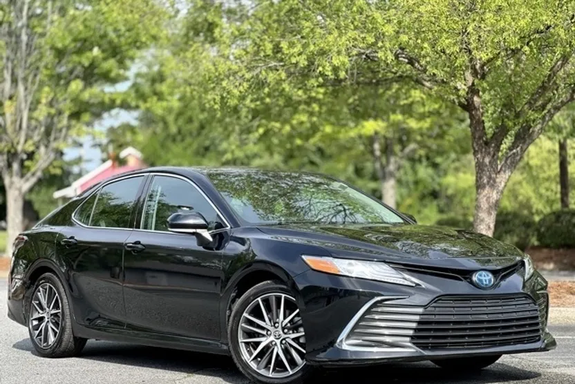 2022 Toyota Camry Hybrid XLE photo 1