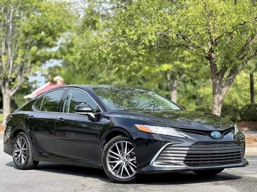 2022 Toyota Camry Hybrid XLE photo 1
