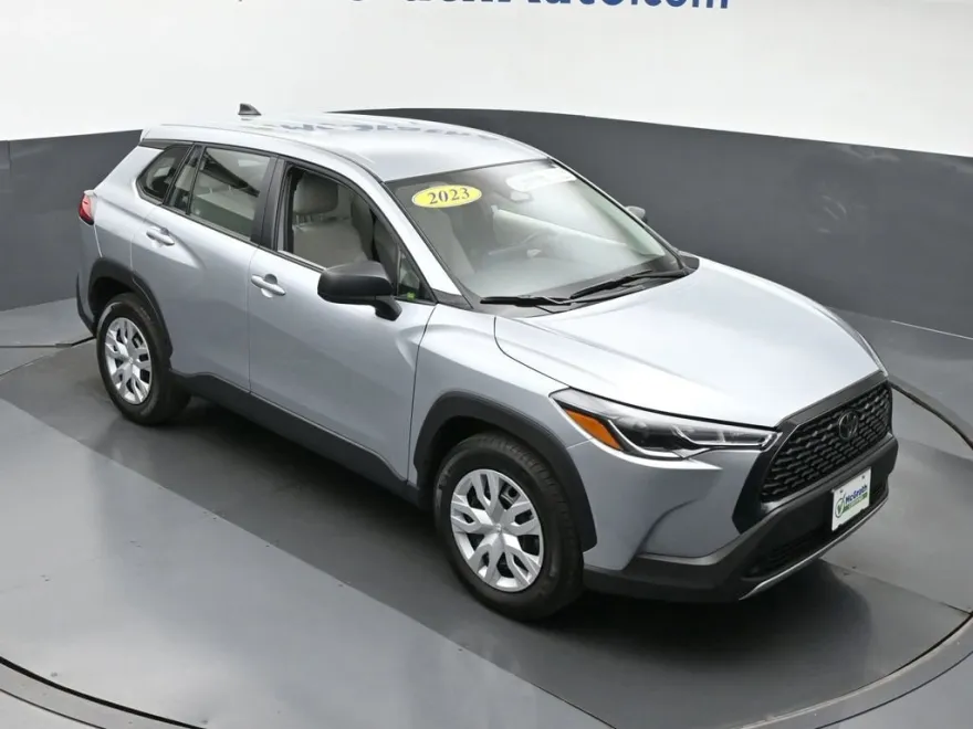 2023 Toyota Corolla Cross L photo 1