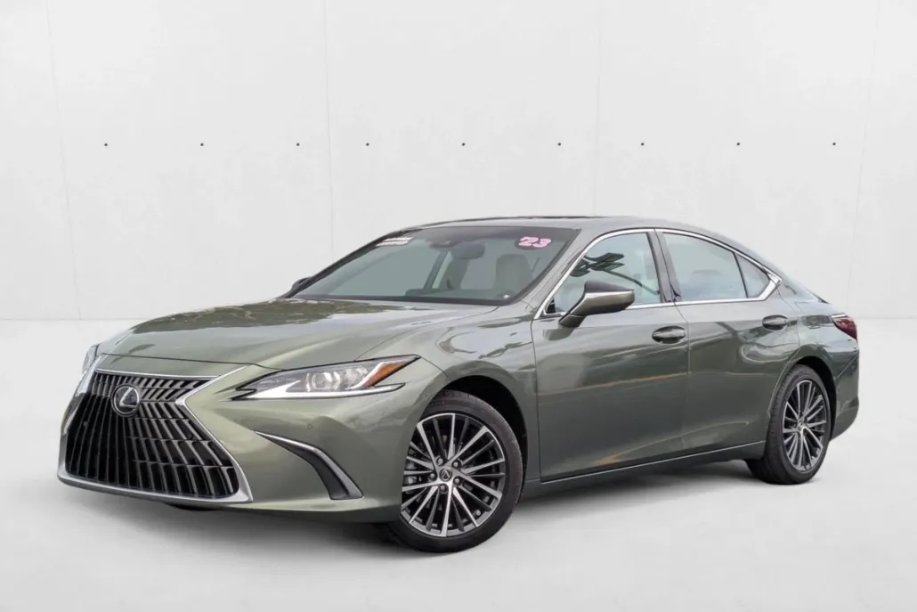 2023 Lexus ES 300h photo 1