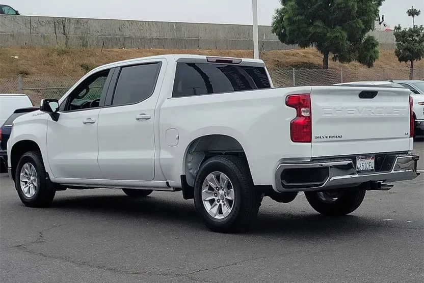 2025 Chevrolet Silverado 1500 LT photo 1