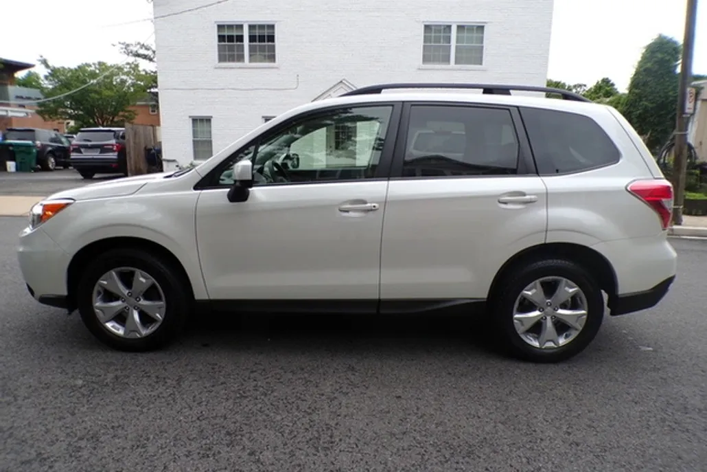 2015 Subaru Forester Premium photo 1