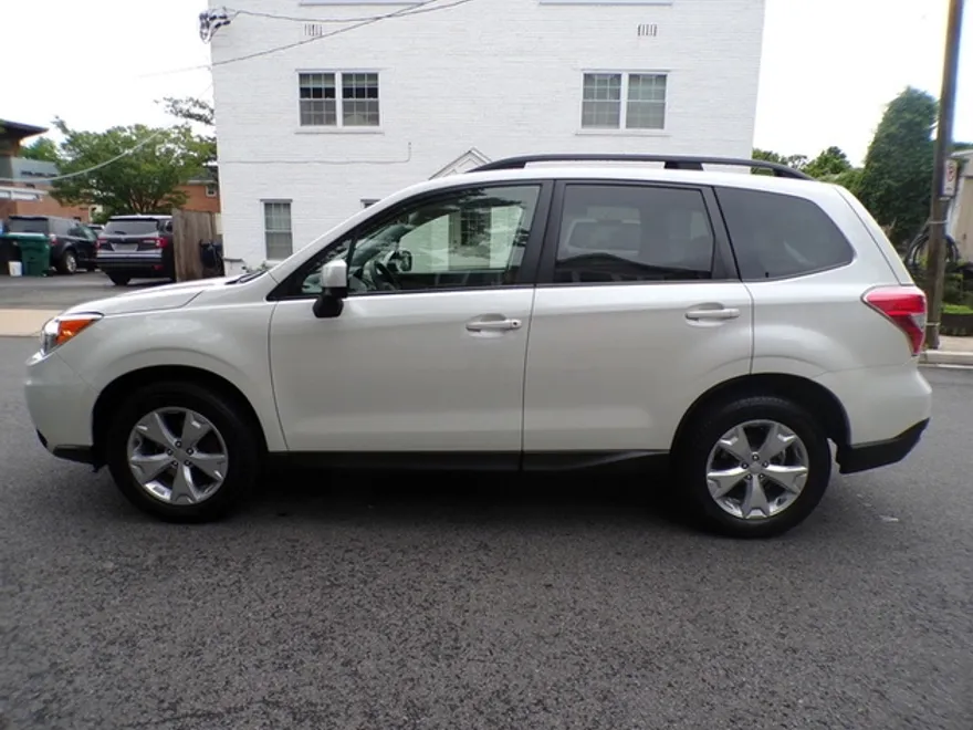 2015 Subaru Forester Premium photo 1