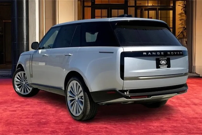 2025 Land Rover Range Rover SE photo 1