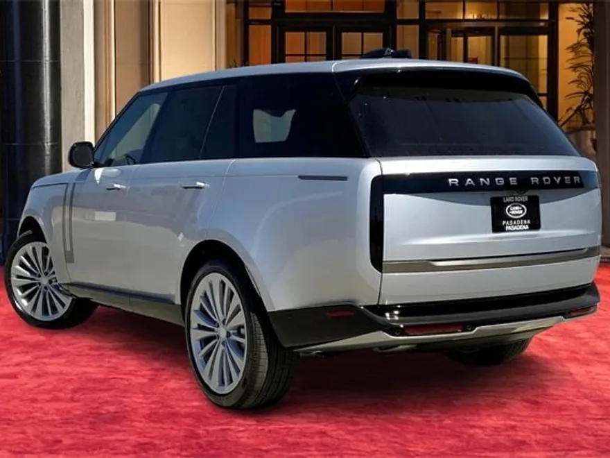 2025 Land Rover Range Rover SE photo 1
