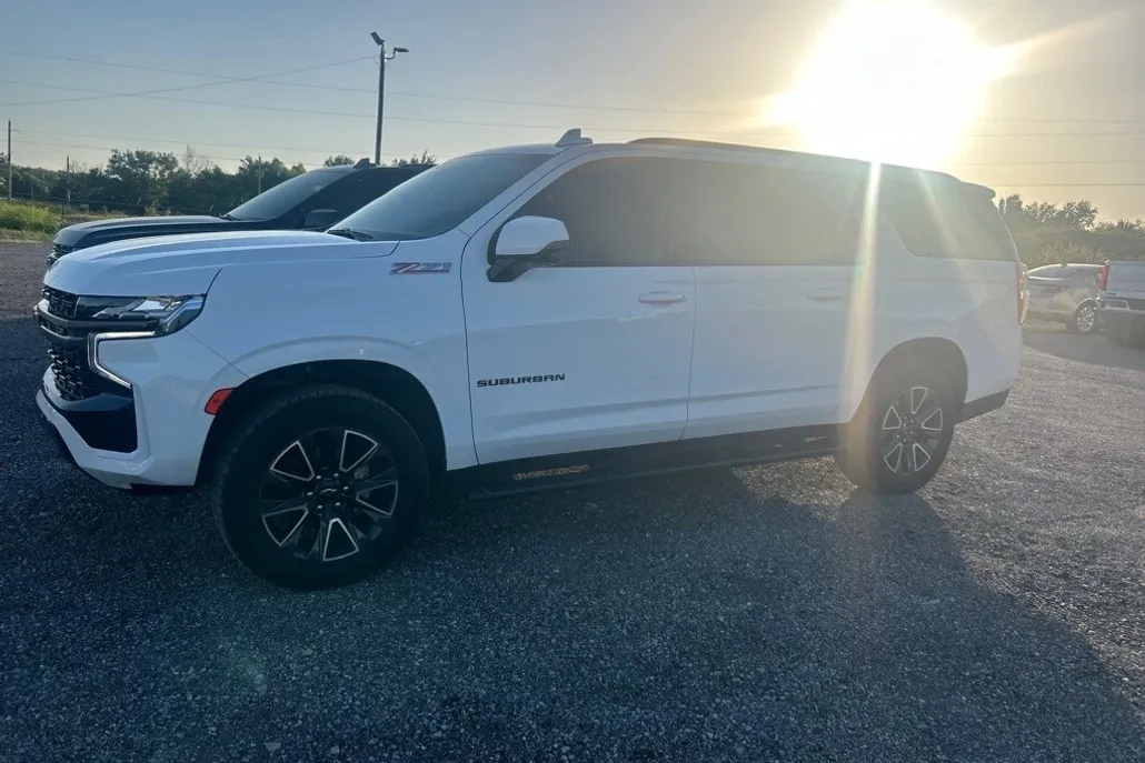 2022 Chevrolet Suburban Z71 photo 1