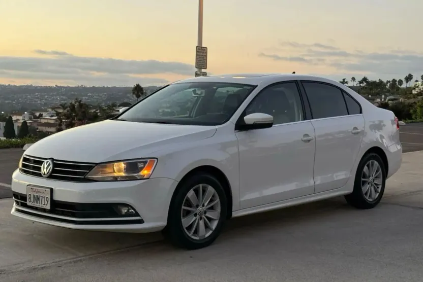 2015 Volkswagen Jetta 2.0 TDI SEL photo 1