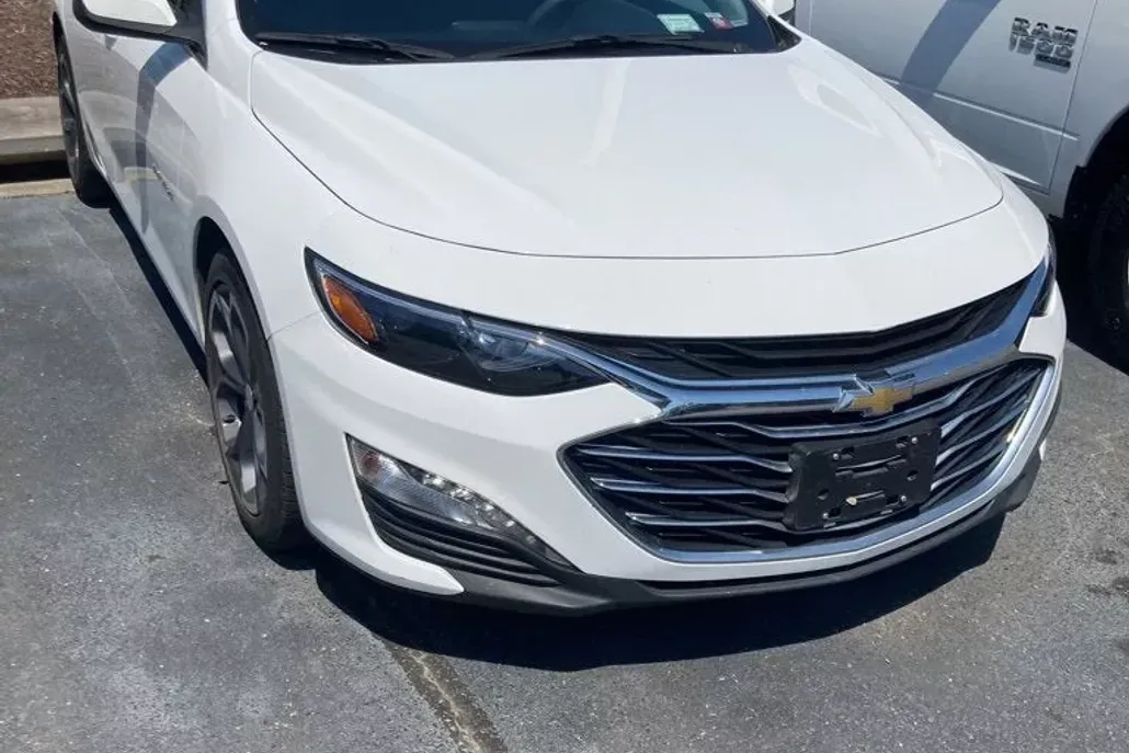 2023 Chevrolet Malibu 1LT photo 1