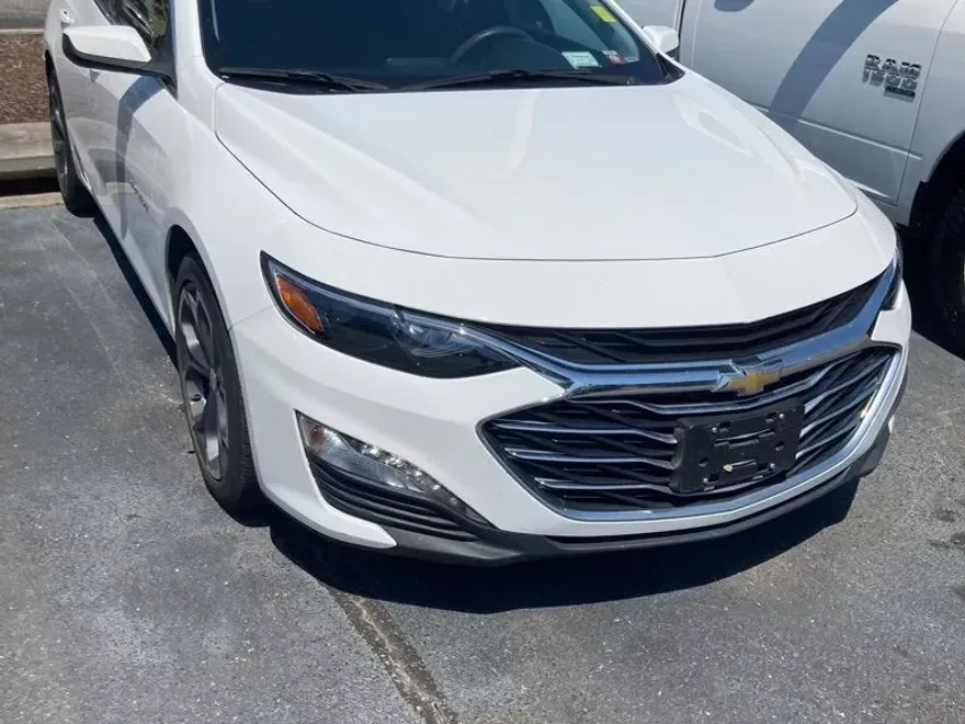 2023 Chevrolet Malibu 1LT photo 1