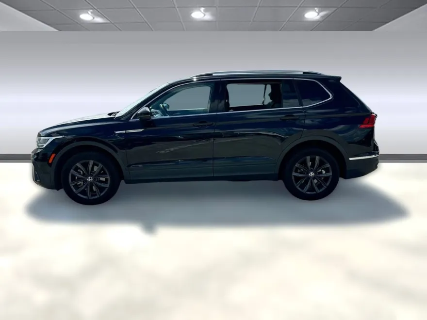 2022 Volkswagen Tiguan SE photo 1