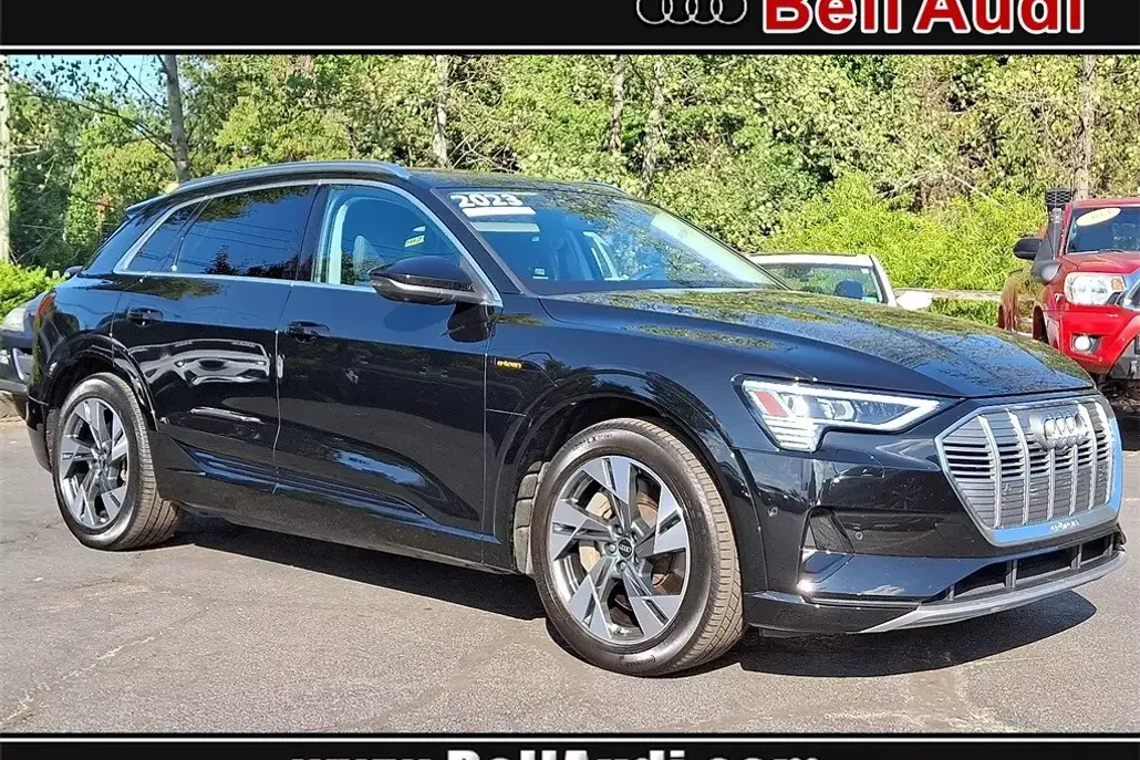 2023 Audi e-tron Premium Plus photo 1