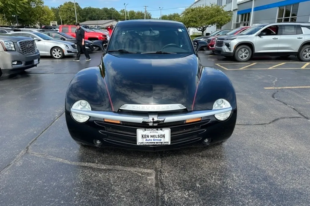 2004 Chevrolet SSR Base photo 1