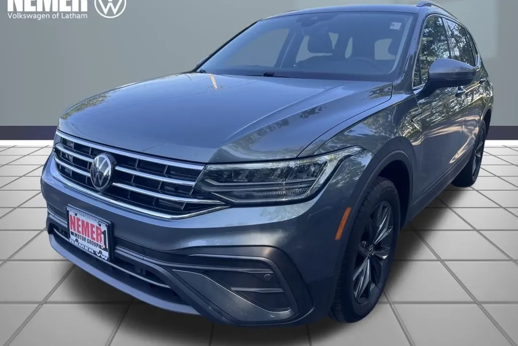 2023 Volkswagen Tiguan SE photo 1