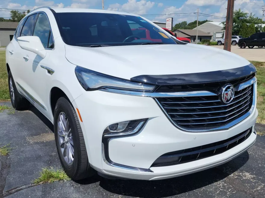 2023 Buick Enclave Essence photo 1