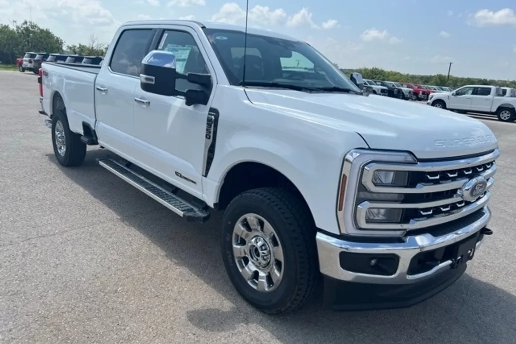 2025 Ford F-350 Lariat photo 1