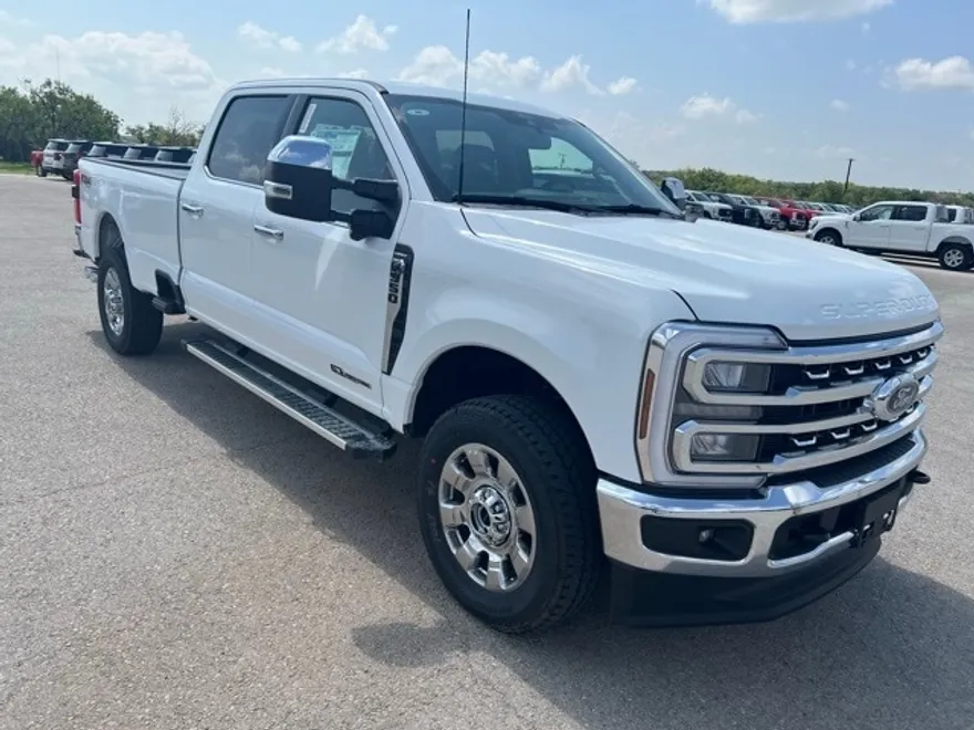 2025 Ford F-350 Lariat photo 1