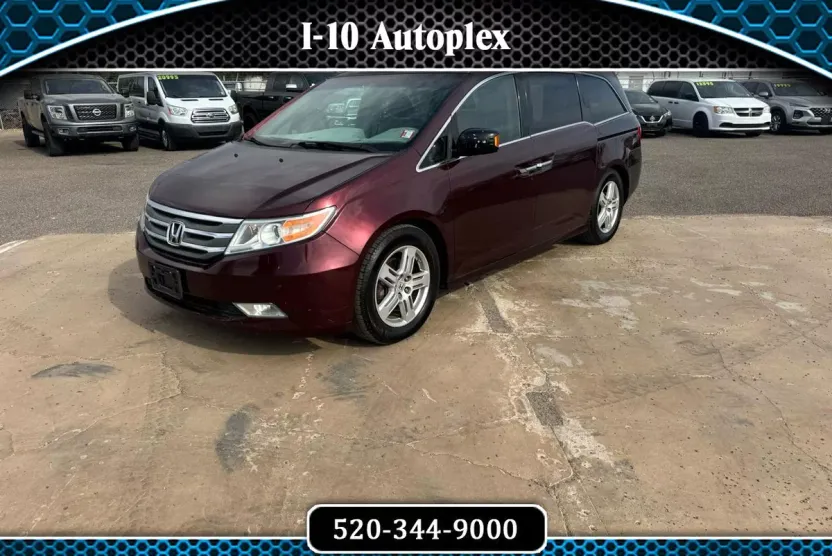 2013 Honda Odyssey Touring photo 1