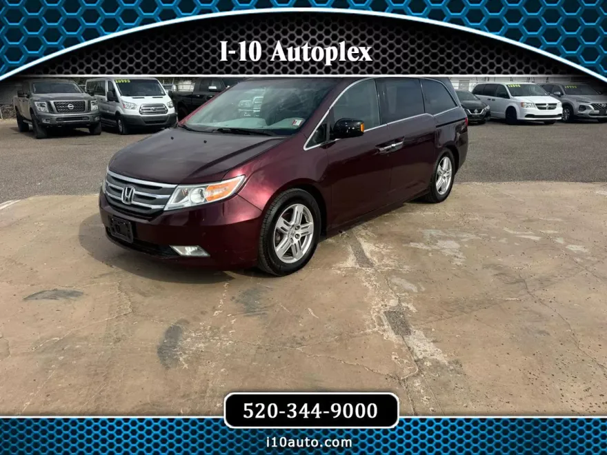 2013 Honda Odyssey Touring photo 1
