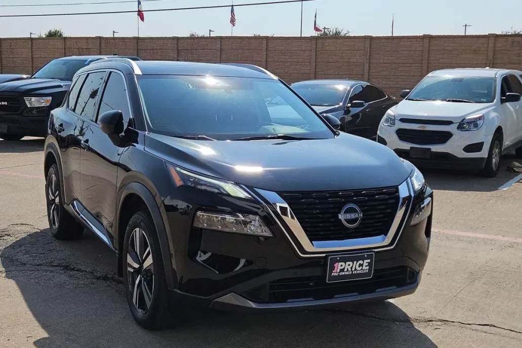 2023 Nissan Rogue SL photo 1
