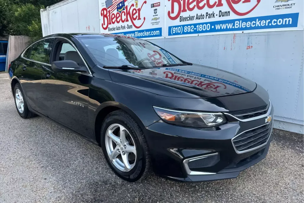 2016 Chevrolet Malibu LS photo 1