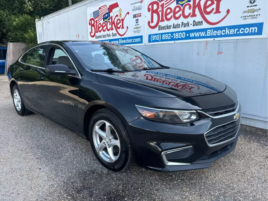 2016 Chevrolet Malibu LS photo 1
