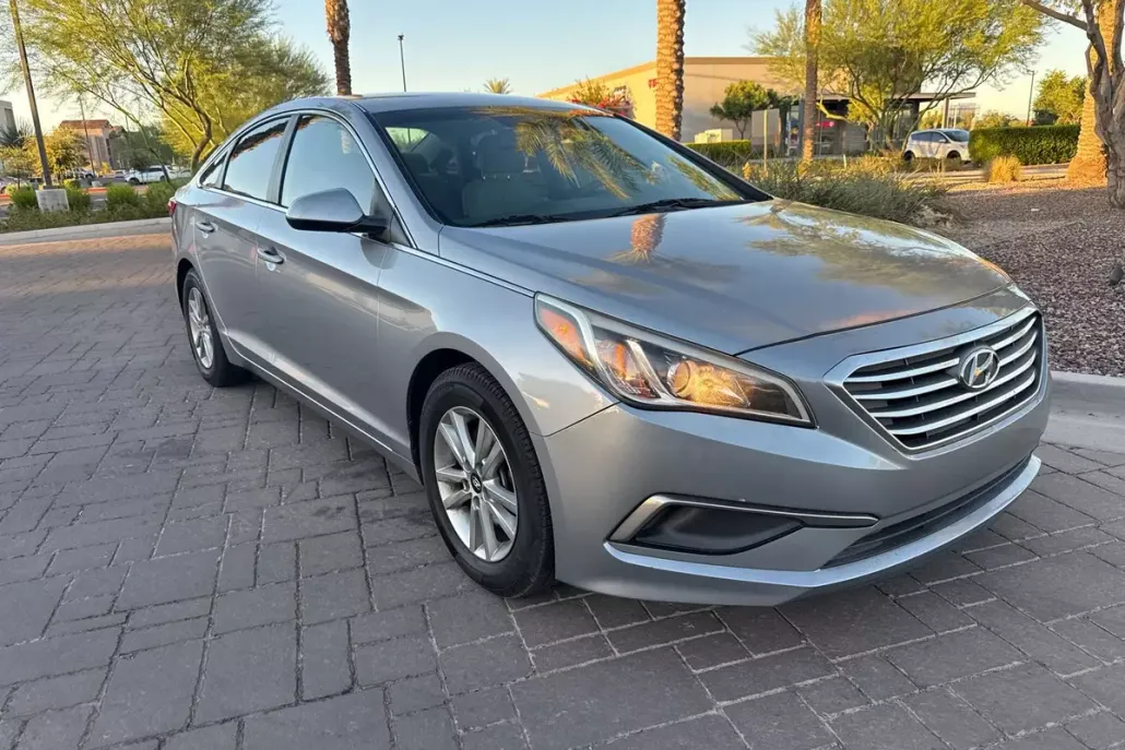 2016 Hyundai Sonata SE photo 1