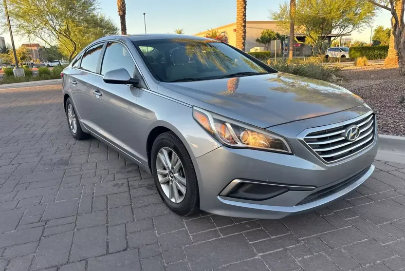2016 Hyundai Sonata SE photo 1