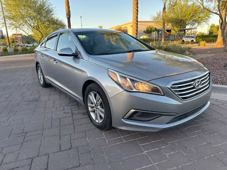2016 Hyundai Sonata SE photo 1