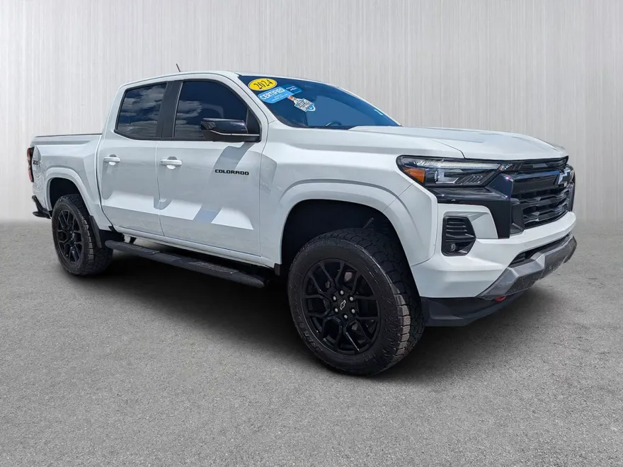 2024 Chevrolet Colorado Z71 photo 1