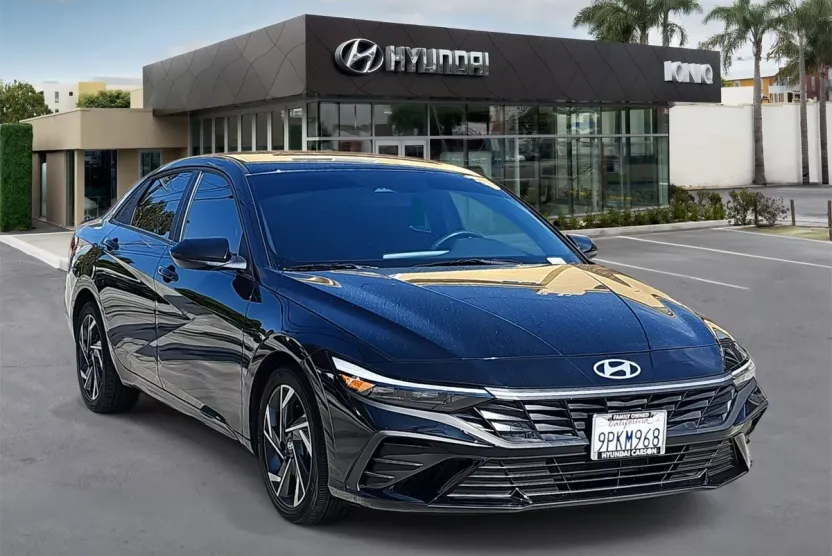 2025 Hyundai Elantra SEL Sport photo 1
