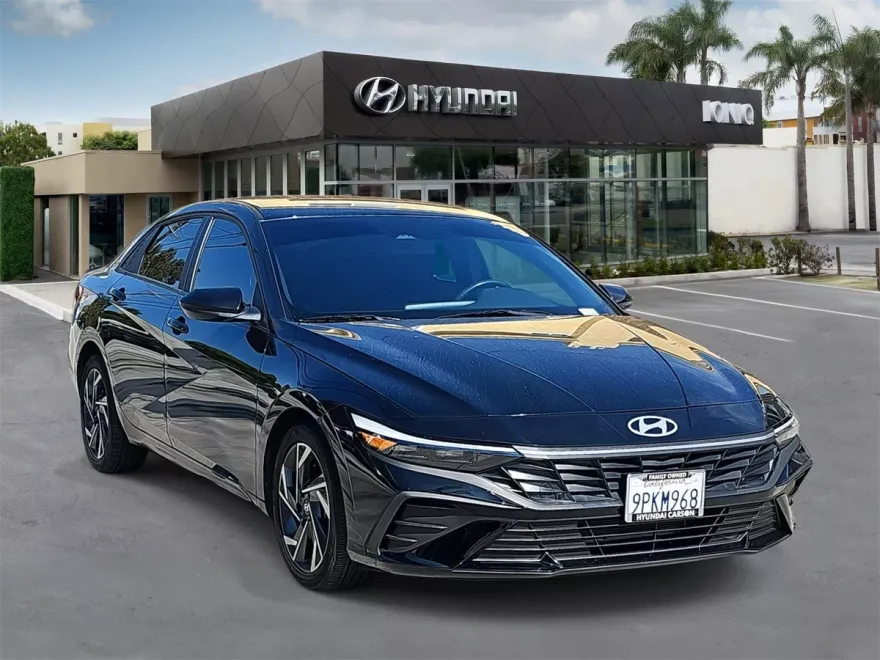 2025 Hyundai Elantra SEL Sport photo 1
