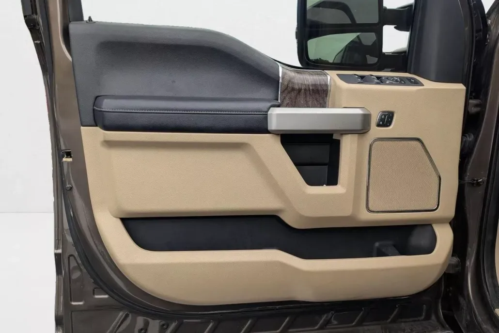 2017 Ford F-250 Lariat photo 1