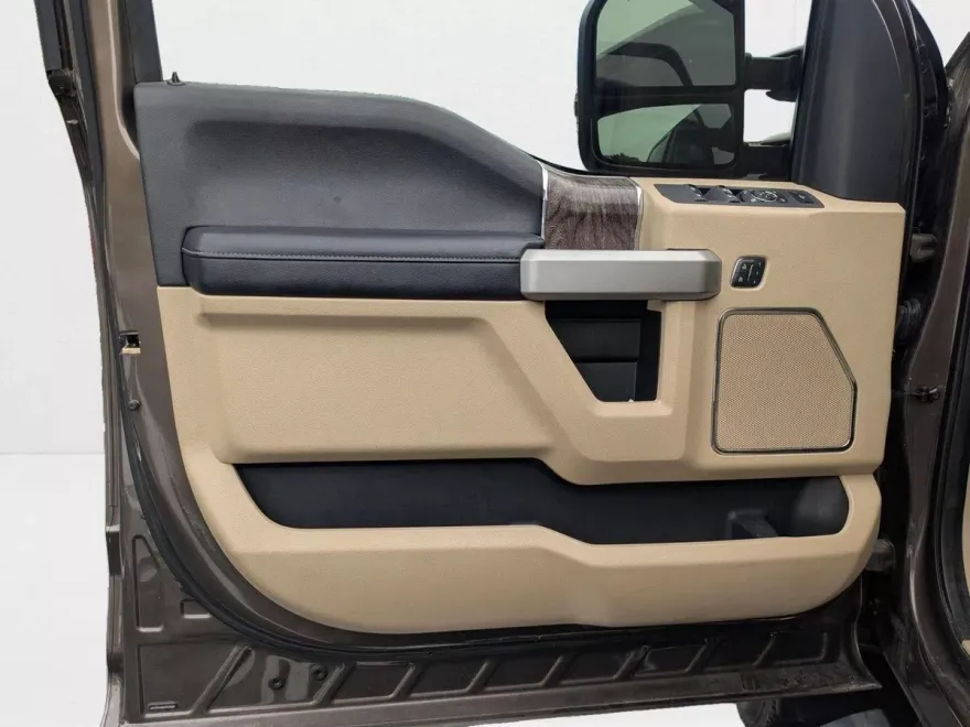 2017 Ford F-250 Lariat photo 1
