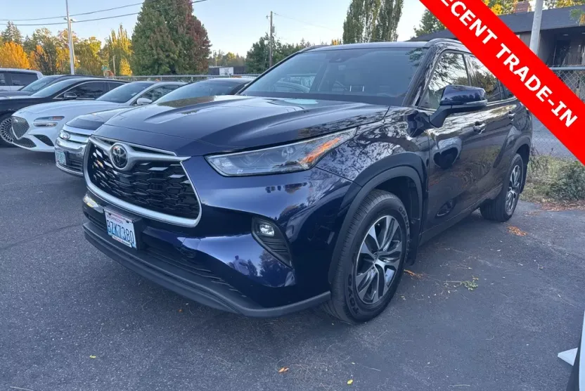 2022 Toyota Highlander XLE photo 1