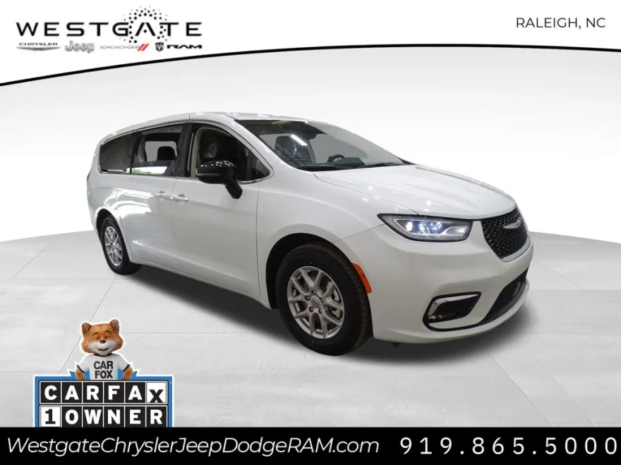 2024 Chrysler Pacifica Touring L photo 1
