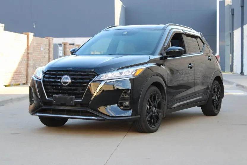 2024 Nissan Kicks SR photo 1